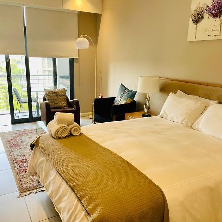 Menlyn Maine Trilogy Hotel Претория Экстерьер фото