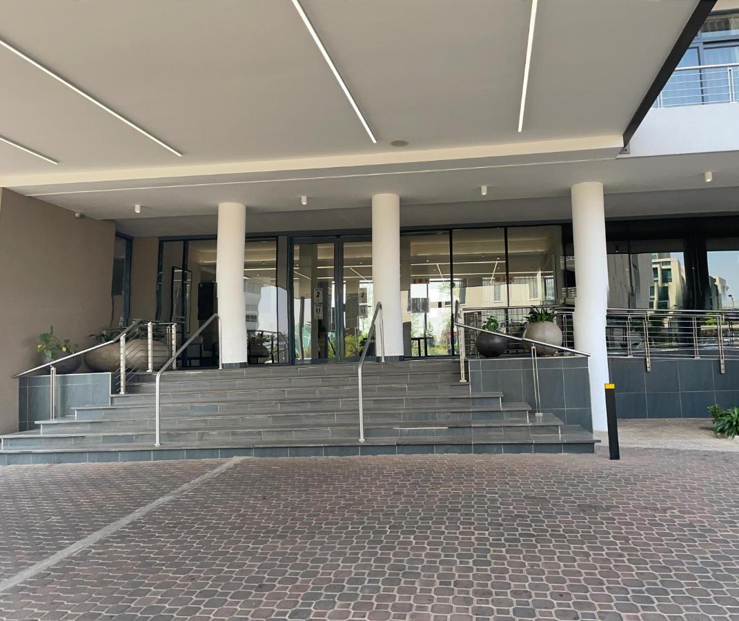 Menlyn Maine Trilogy Hotel Претория Экстерьер фото