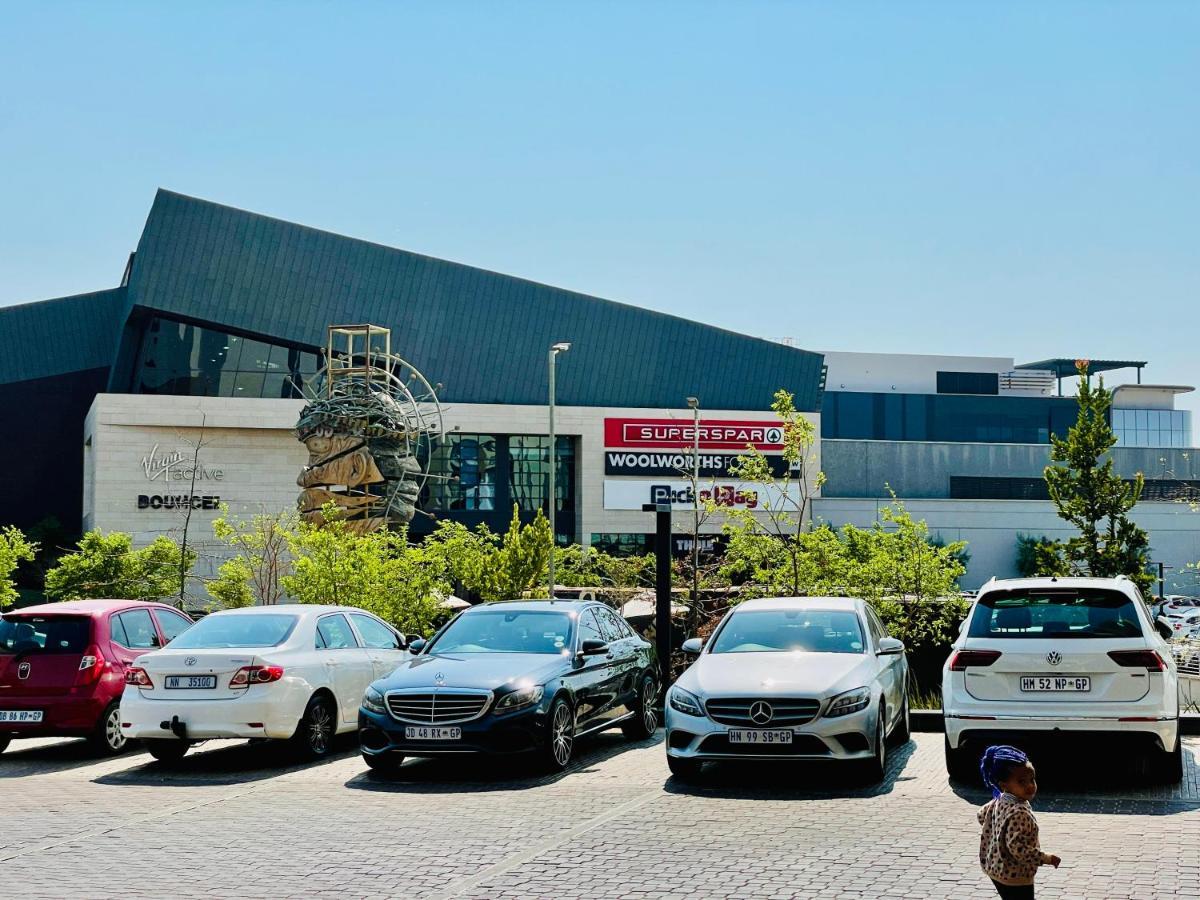 Menlyn Maine Trilogy Hotel Претория Экстерьер фото