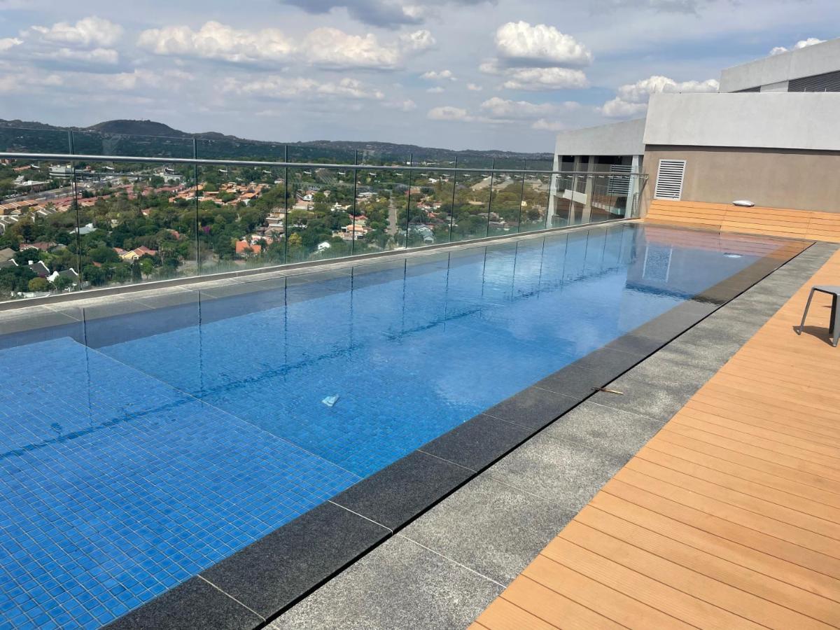 Menlyn Maine Trilogy Hotel Претория Экстерьер фото