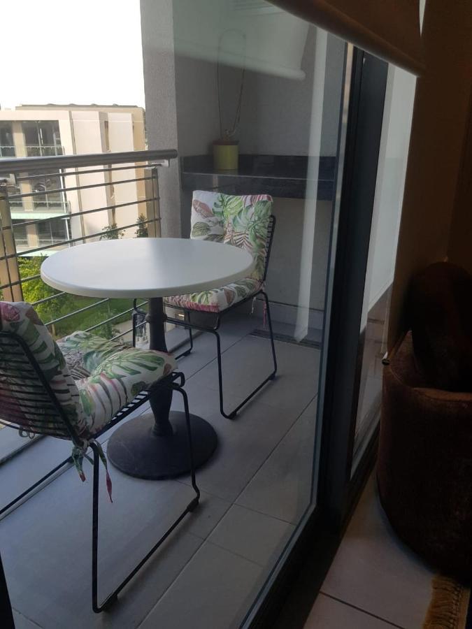 Menlyn Maine Trilogy Hotel Претория Экстерьер фото