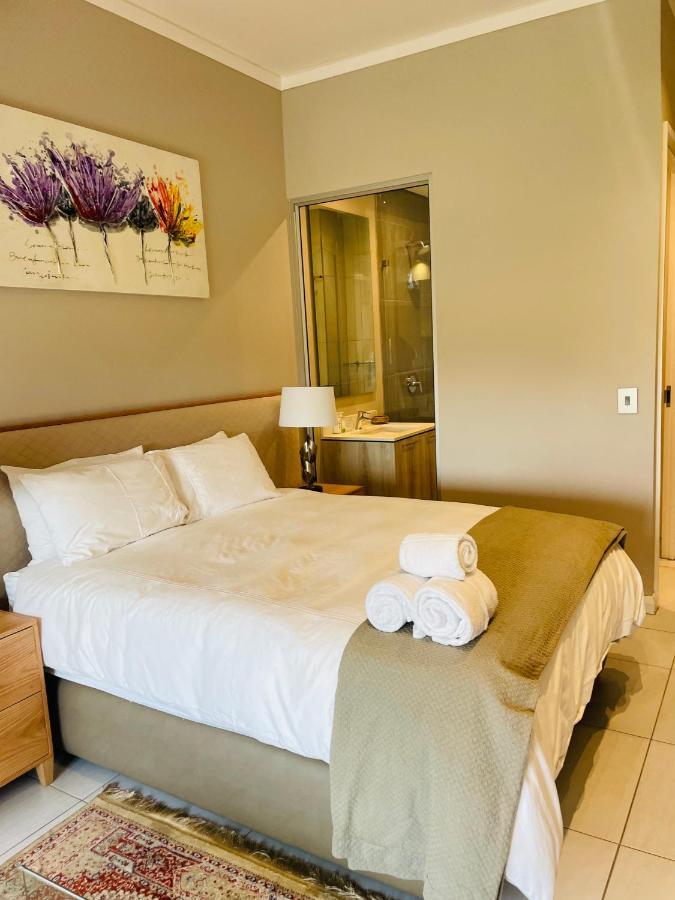 Menlyn Maine Trilogy Hotel Претория Экстерьер фото
