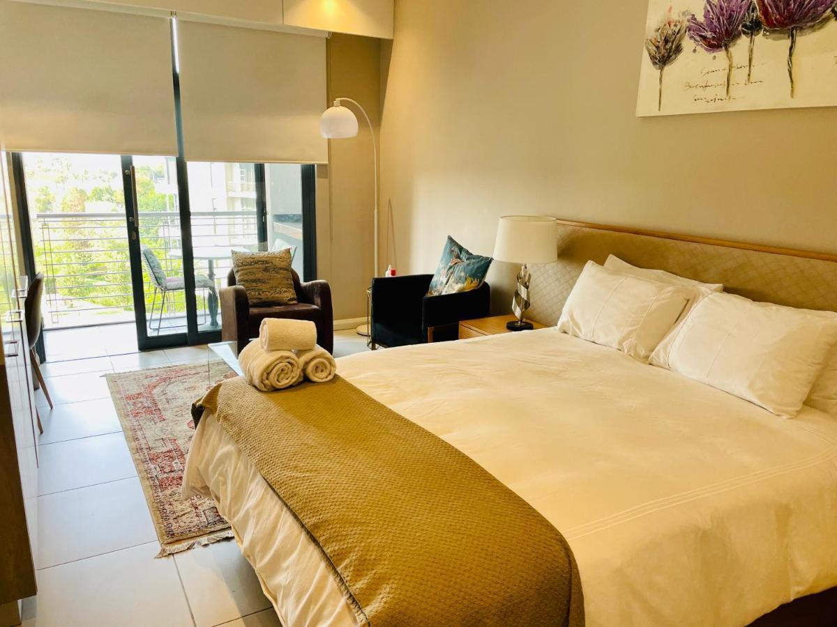 Menlyn Maine Trilogy Hotel Претория Экстерьер фото